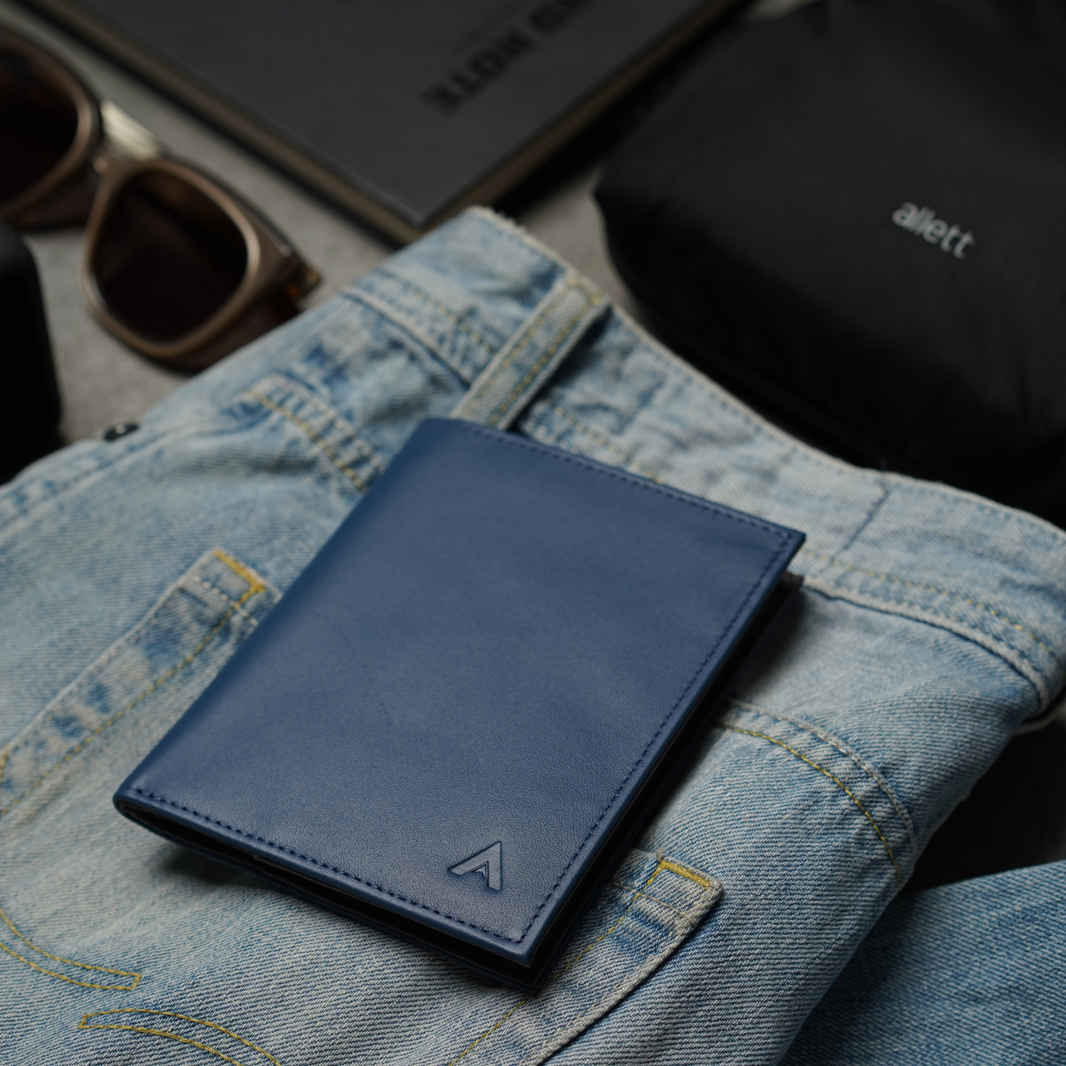 Pack Hacker Reviews the Allett Leather Original Slim Wallet